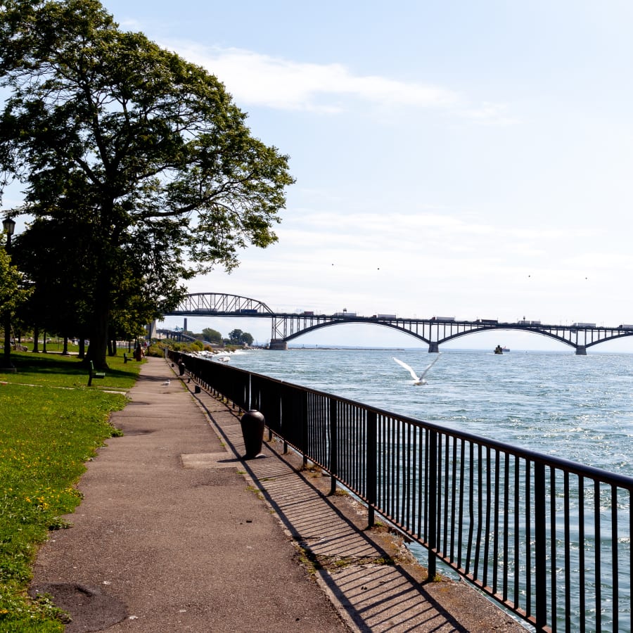 Walking Across the Border | Travel to Jewish Niagara